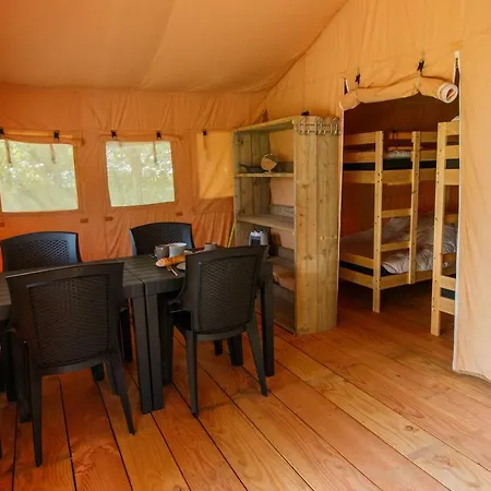Safaritent At Campingpark De Koekamp Luxury tent